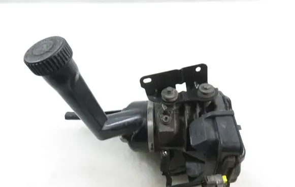 Citroen C4 I Picasso Power steering pump 9684252580