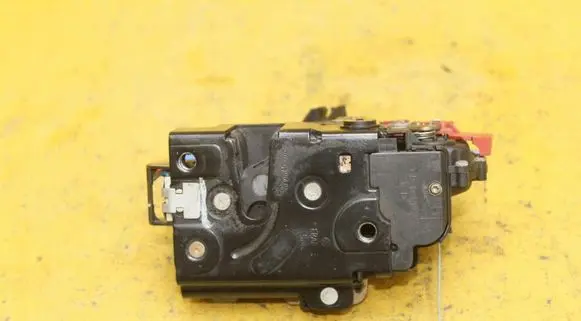 Porsche Cayenne (9PA) Rear door lock 7L0839016