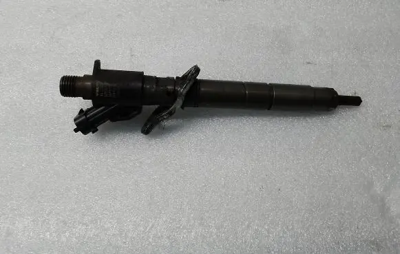 Volvo S60 Fuel injector 31303238 91T556D