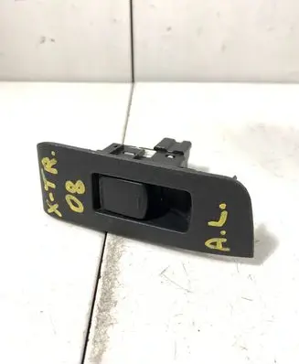 Nissan X-Trail T31 Electric window control switch 82960JG00A