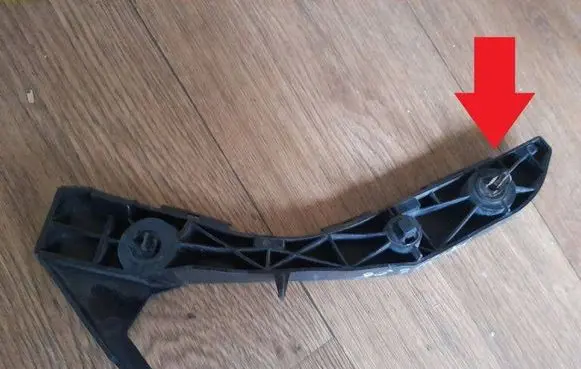 Toyota Prius (XW20) Front bumper mounting bracket 5211547010
