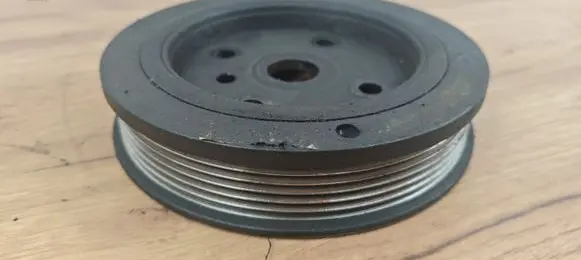 Volvo XC70 Crankshaft pulley 