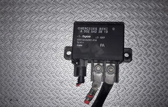 Mercedes-Benz E W211 Charging relay A0025423819