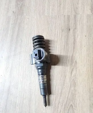 Volkswagen Golf VI Fuel injector 03G130073G