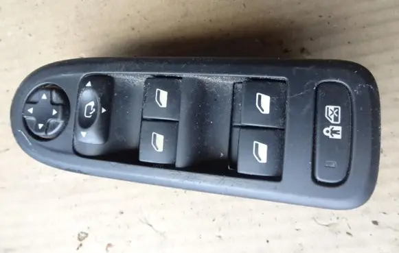 Peugeot 508 Quarter vent window switch 96656690ZD