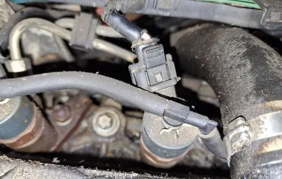Citroen Berlingo Fuel injector 0445110044 9637536080
