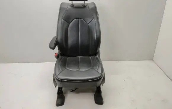 Chrysler Pacifica Front driver seat 