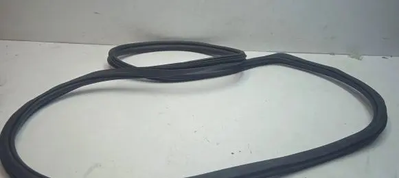 Porsche Macan (95B) Rear door rubber seal (on body) 95B833721