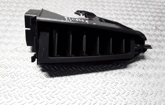Rear air vent grill