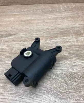 Volkswagen PASSAT B6 Air flap motor/actuator 3C0907511A 0132801362