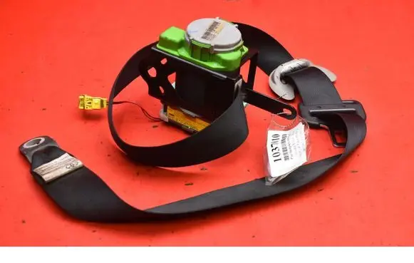 Toyota Avensis Verso Front seatbelt 73220-0F050