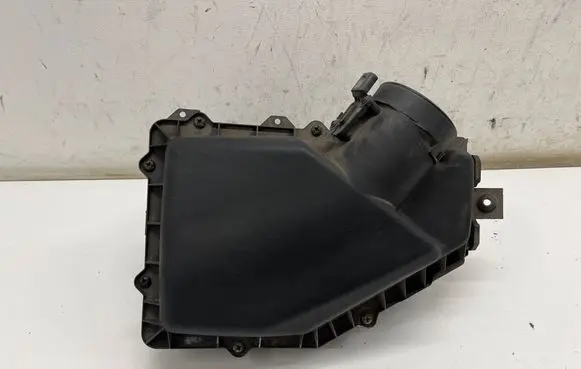 Opel Insignia B Air filter box 84062837