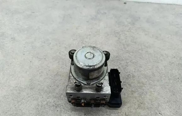 Nissan X-Trail T31 ABS Pump 