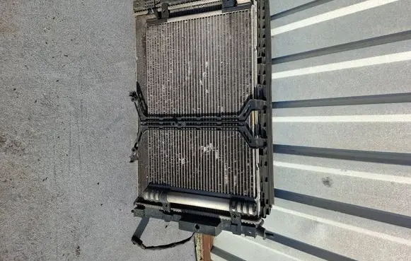 Citroen C4 II Picasso Radiator support slam panel