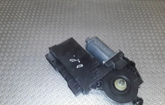 Audi A4 S4 B7 8E 8H Front door window regulator motor 8E1959802B