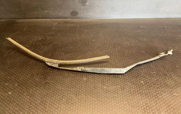 Infiniti FX Front wiper blade arm B90LA1