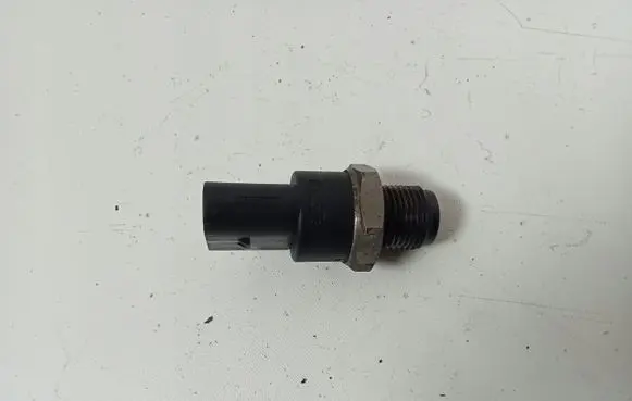Mercedes-Benz E W211 Fuel pressure sensor 0281002504