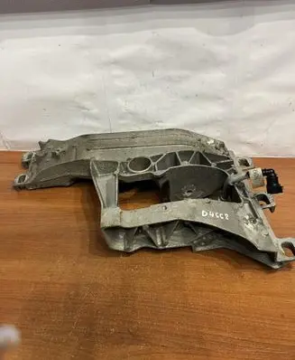 Jaguar F-Pace Gearbox mounting bracket HX735060DD D4668