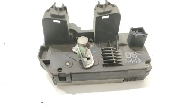 Opel Zafira A Rear door lock 24414134