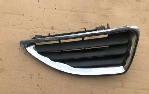 Renault Megane I Front grill 7700428964