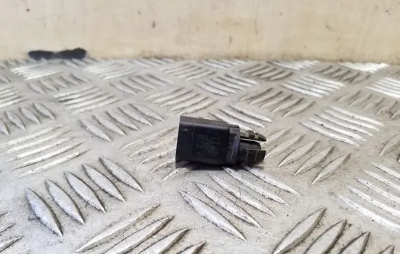 Volkswagen PASSAT CC Outside/exterior temperature sensor 8Z0820535