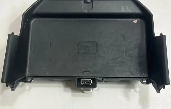 BMW 5 G30 G31 G38 Wireless charging module 5A62828 5A6D527