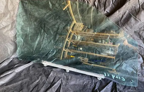 Mercedes-Benz E W124 Front door window/glass (coupe) 