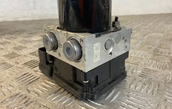 Volkswagen Golf V ABS Pump 1K0907379AD 1K0614517BD