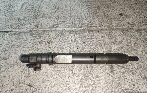 Audi A6 S6 C5 4B Fuel injector 059130201A