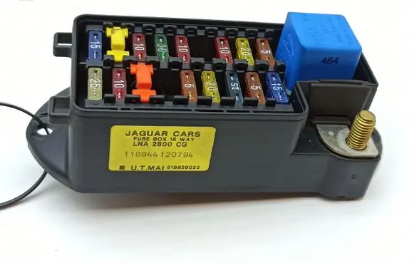 Jaguar XJ X300 Fuse module LNA2800CG 110844120794 518626023