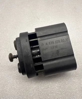 Mercedes-Benz Vito Viano W639 Air suspension valve block A6393280030 025130204
