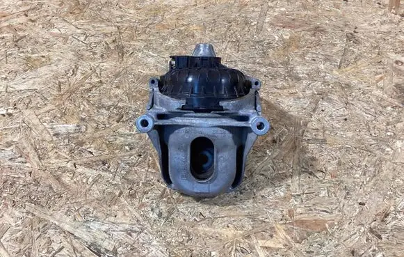 Porsche Cayenne (9Y0 9Y3) Engine mount bracket pab19937210 782215147917 782215150182
