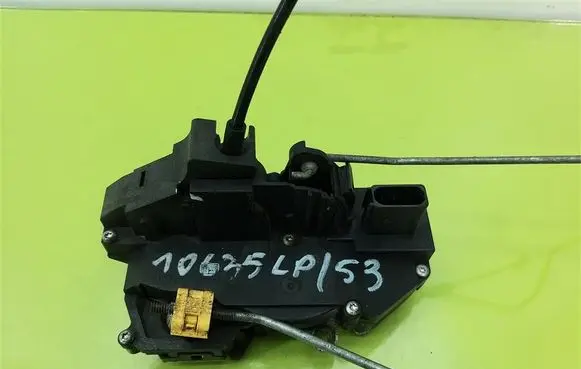 Chevrolet HHR Front door lock 