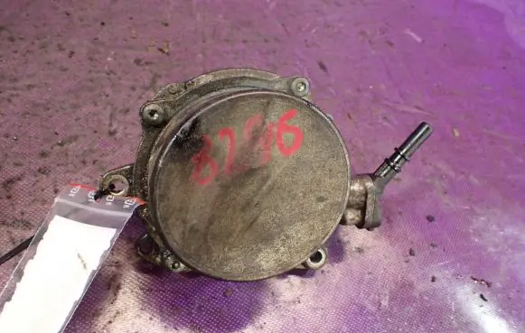 Peugeot 207 CC Vacuum pump