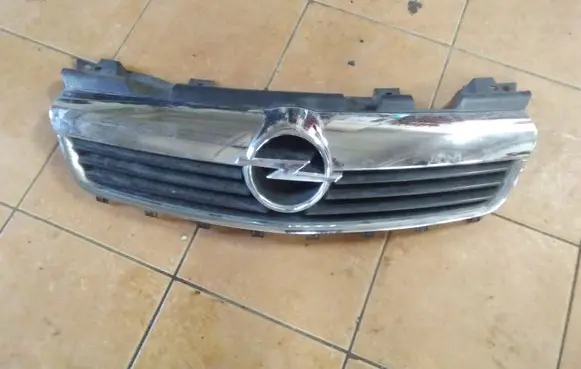 Opel Zafira B Front bumper upper radiator grill 13157590 321228108 13136136
