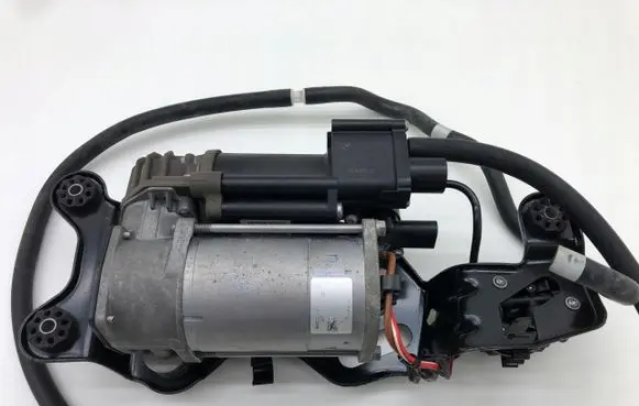 BMW X6 F16 Air suspension compressor/pump 