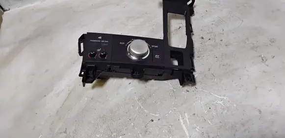 Lexus CT 200H Center console 453499
