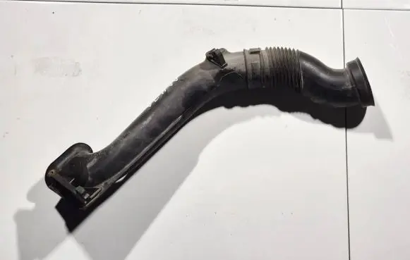 Air intake hose/pipe