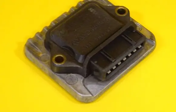 Volkswagen Golf II Ignition amplifier control unit 191905351C