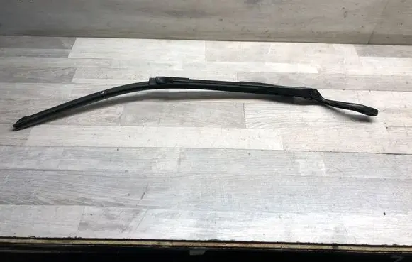 Mercedes-Benz E W211 Front wiper blade arm A2118201544