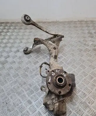 Volkswagen PASSAT B5 Front wheel hub 