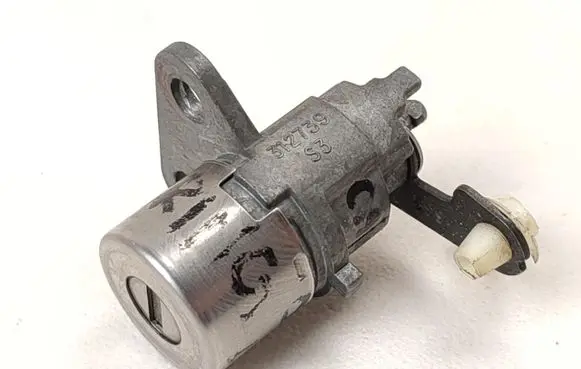 Chrysler Sebring (JS) Front door lock (next to the handle) 312739S3