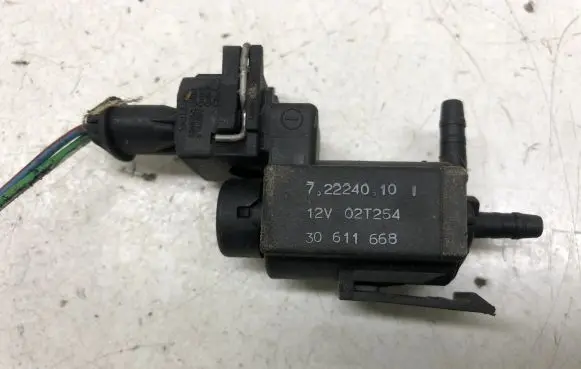 Volvo S60 Turbo solenoid valve 30611668 72224010