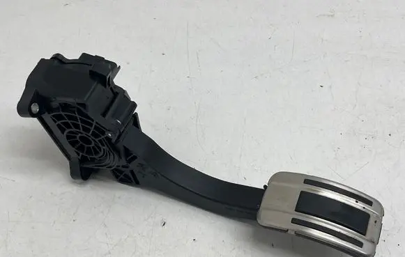 Peugeot 5008 II Accelerator throttle pedal 9836042080 9036904