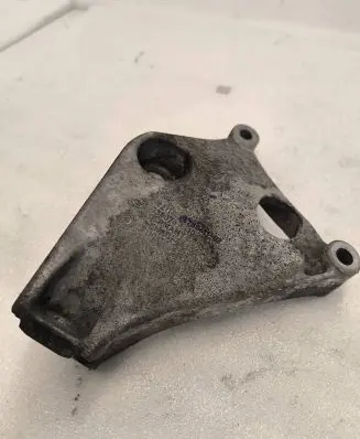BMW 1 F20 F21 Engine mounting bracket 6788611