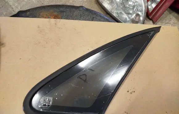 Suzuki Forenza Rear side window 43R000514 A004138 DOT736M32SAAS2