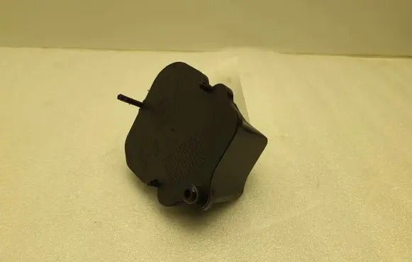 Jaguar XJ X351 Oil breather separator 9X2Q6C714DA