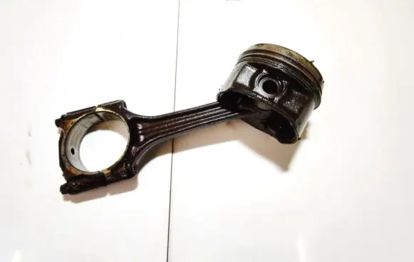 Volkswagen Golf IV Piston with connecting rod 058d