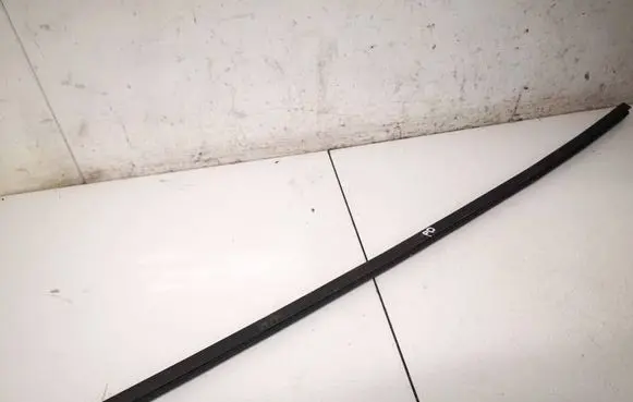 Opel Astra H Front door glass trim molding 24468021