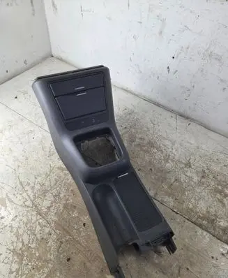Volkswagen Golf Plus Center console 